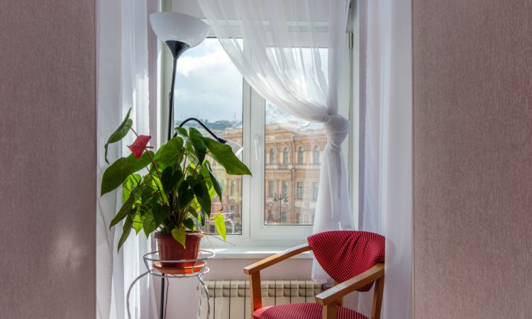 SUITE: двухместный номер с большой кроватью и балконом в центре Петербурга – отель Октавиана 10